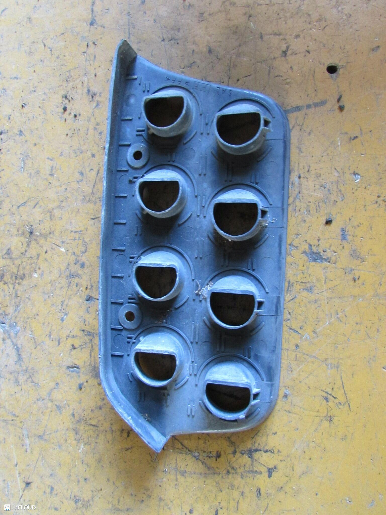 Подножка левая передняя NISSAN ATLAS P8F23, H2F23, H4F23, J2F23, K2F23, K4F23, M2F23, M4F23, M6F23, N2F23, N4F23, N6F23, P2F23, P4F23, P6F23, R2F23, R4F23, R8F23 TD27, KA20 961515T000 3 ракурс