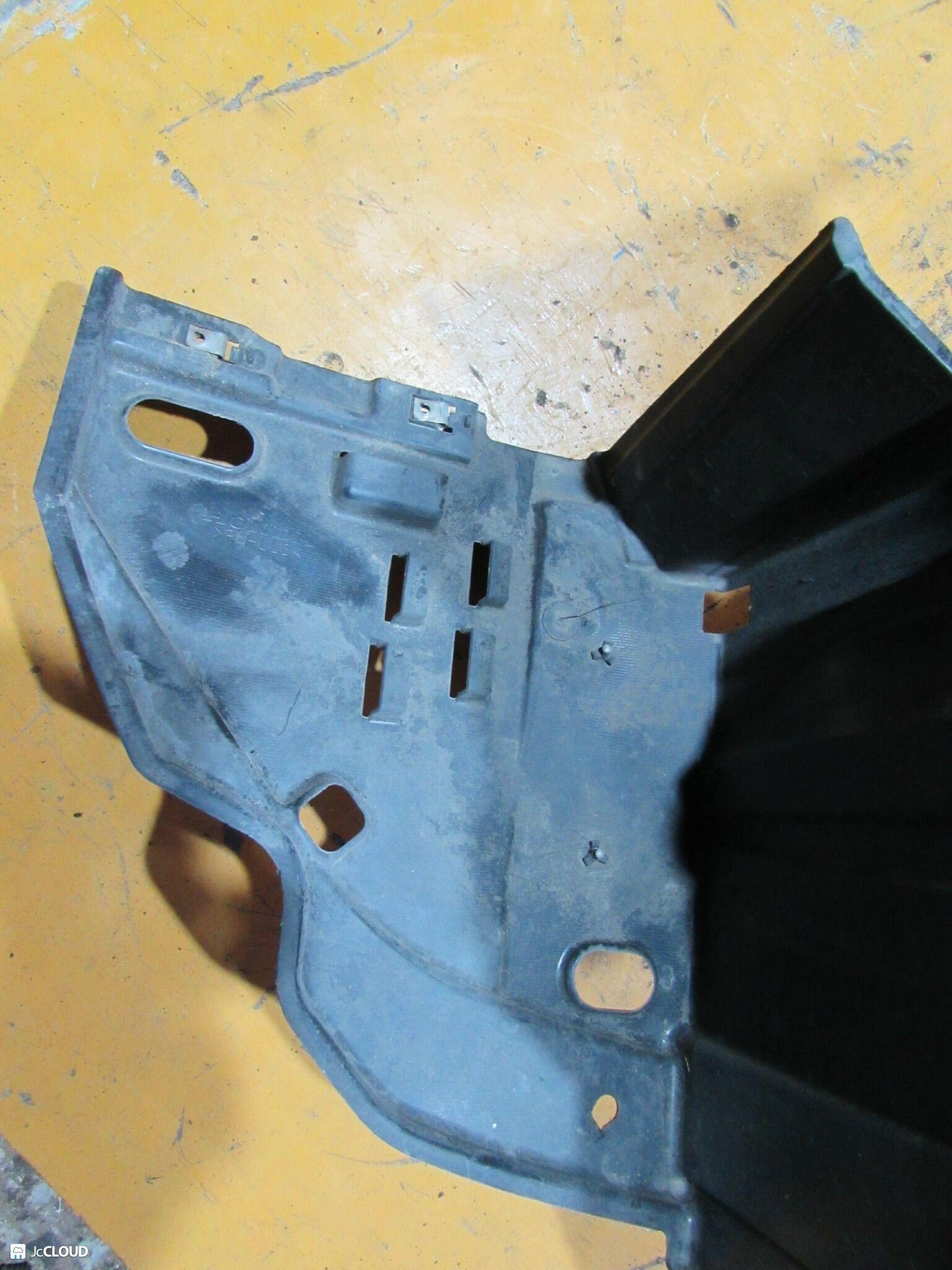 Подкрылок левый передний HONDA INSIGHT ZE2 74151-TM8-A0-50 3 ракурс