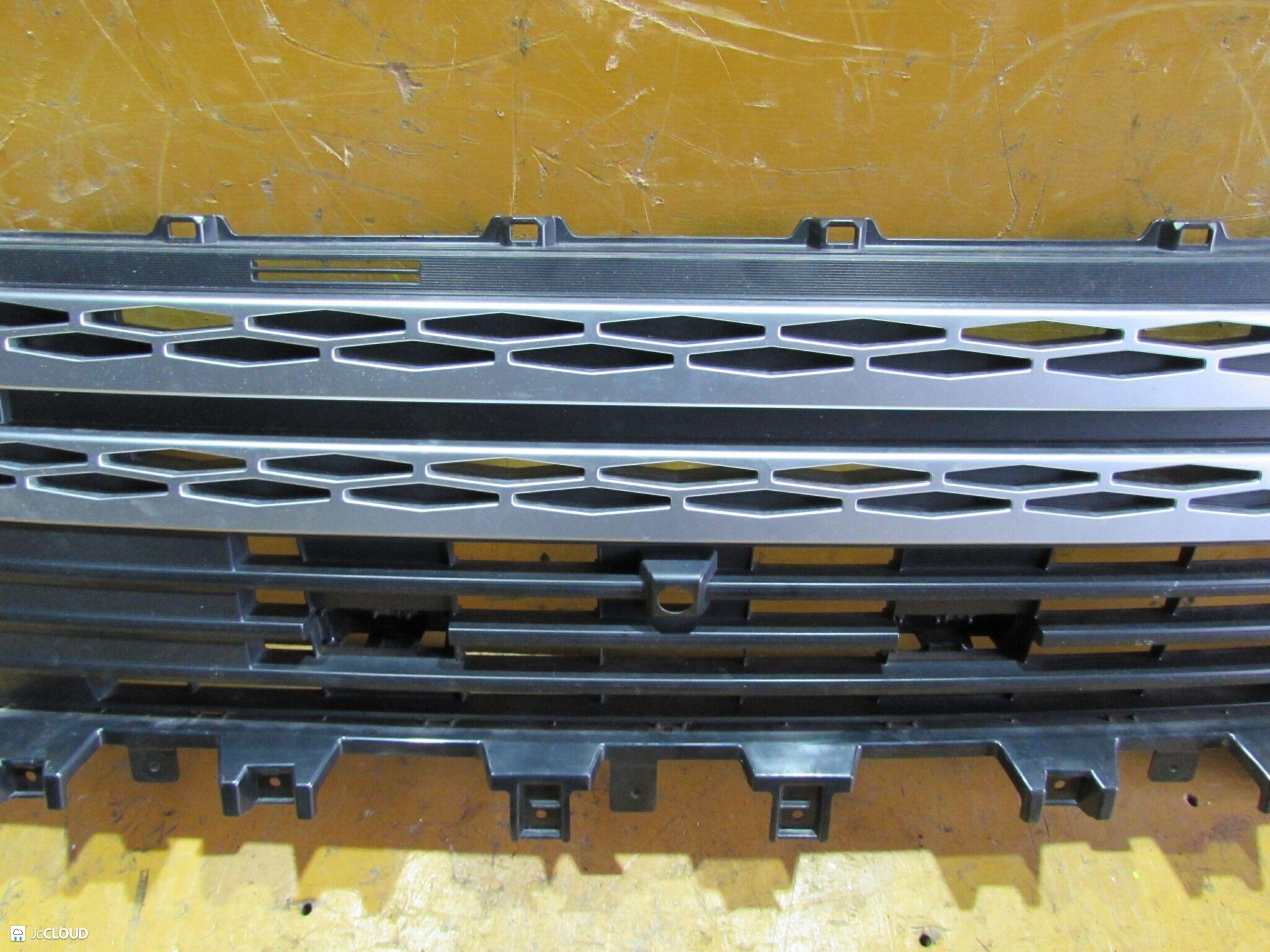 Решетка радиатора MITSUBISHI DELICA D5 CV5W, CV4W, CV2W, CV1W 7450B127, 7450B128 3 ракурс