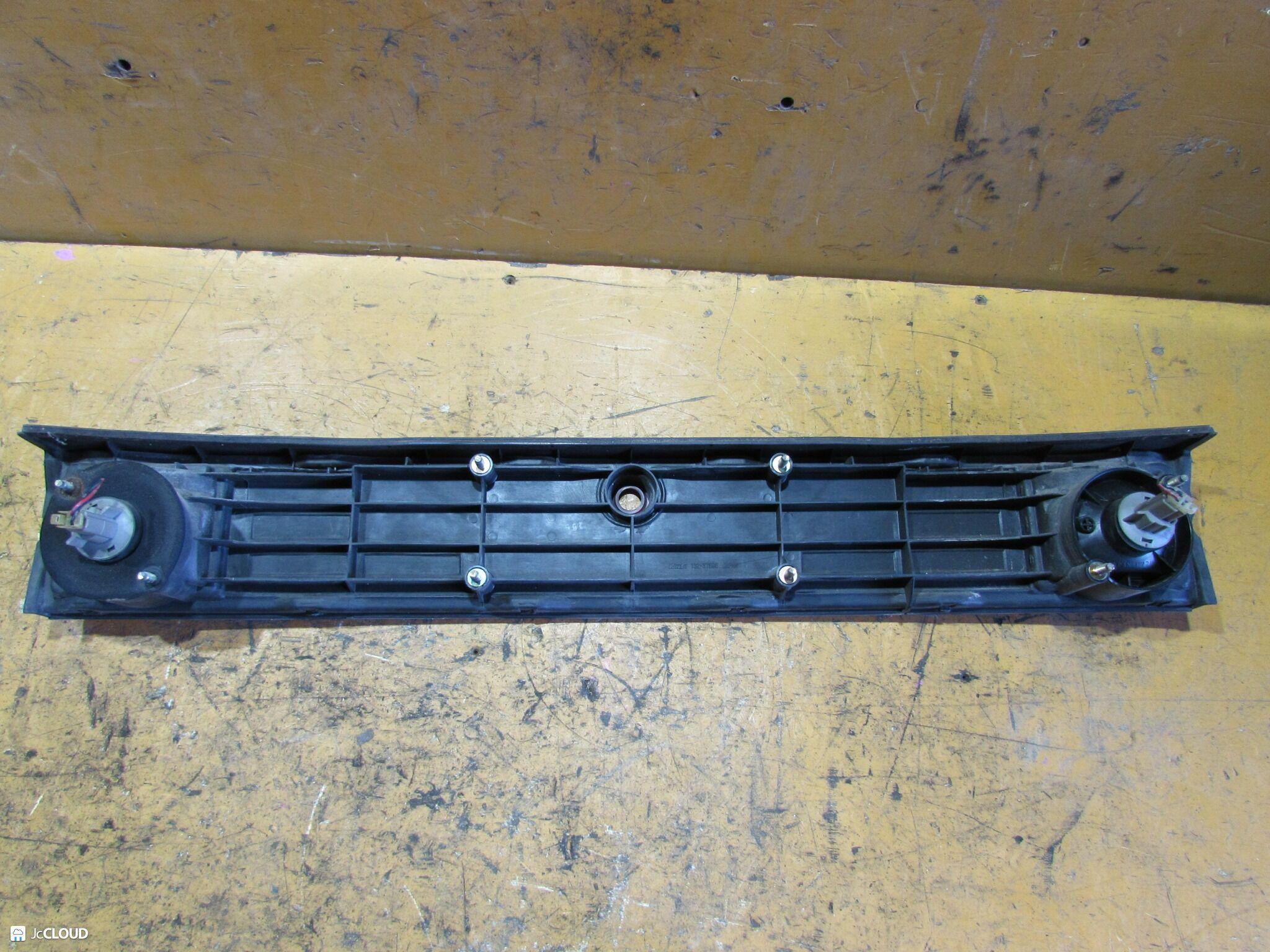 Вставка между стопов задняя MITSUBISHI GTO Z15A, Z16A 6G72 13237598 3 ракурс