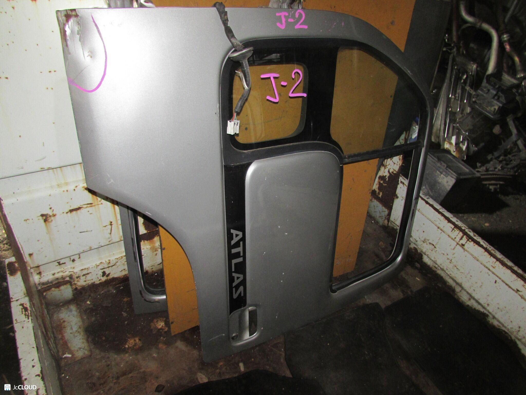 Дверь левая передняя NISSAN ATLAS H2F23, H4F23, J2F23, K2F23, K4F23, M2F23, M4F23, N2F23, N4F23, P2F23, P4F23 TD27, KA20, QD32 12V 3 ракурс Дверь левая передняя NISSAN ATLAS H2F23, H4F23, J2F23, K2F23, K4F23, M2F23, M4F23, N2F23, N4F23, P2F23, P4F23 TD27, KA20, QD32 12V 3 ракурс