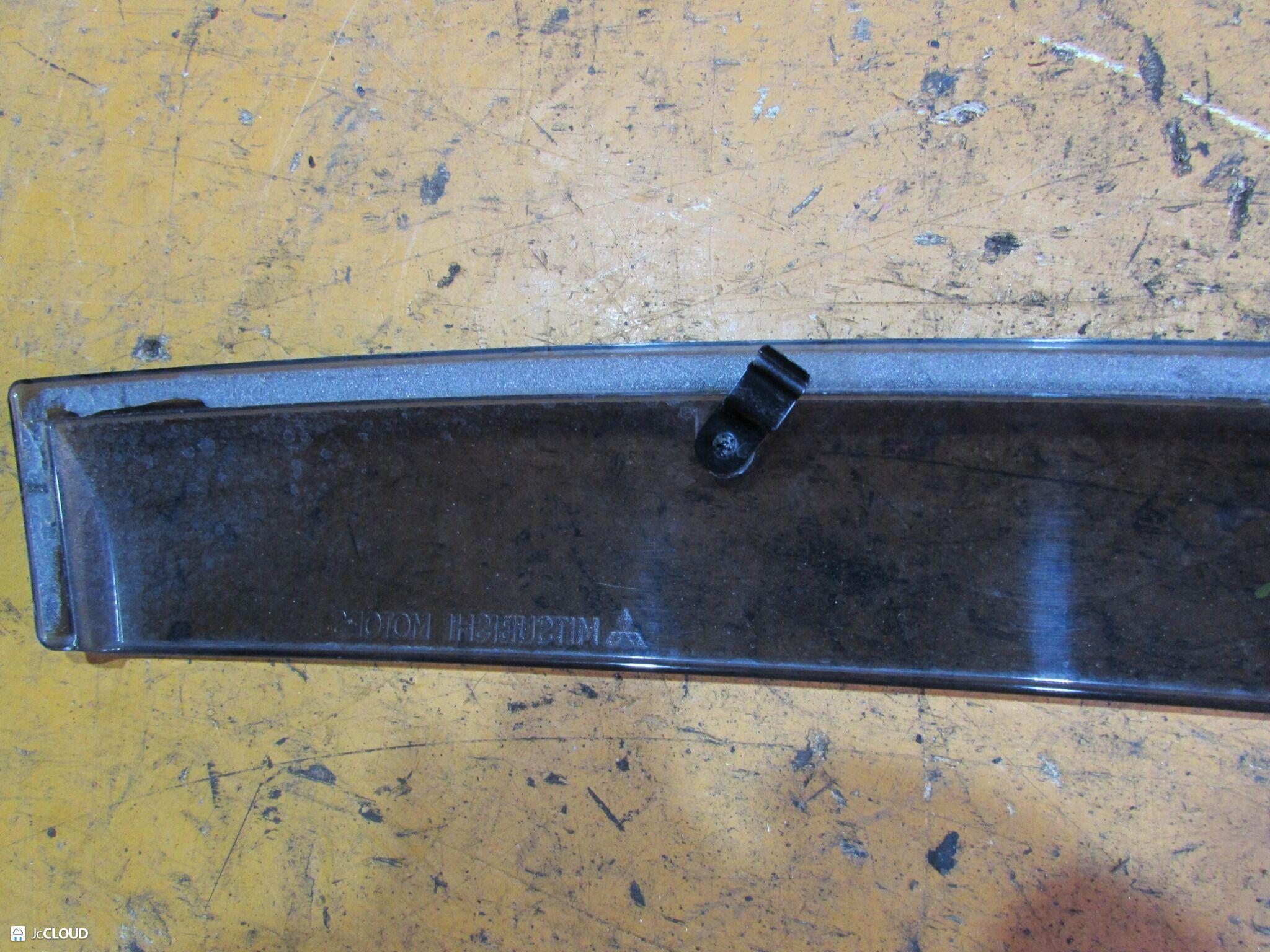 Ветровик левый передний MITSUBISHI GALANT FORTIS CX3A, CX4A, CX6A, CY3A, CY4A, CY6A 4 ракурс