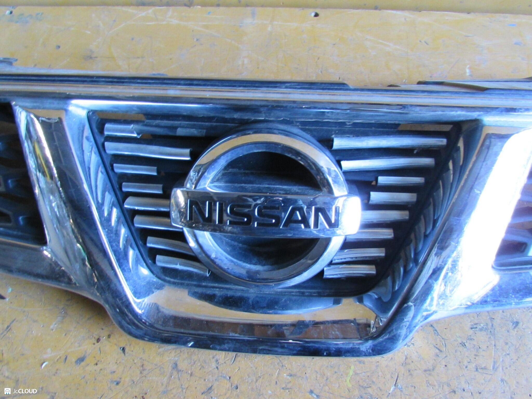 Решетка радиатора передняя NISSAN DUALIS J10, KJ10, KNJ10, NJ10 MR20DE 62310-3ZA0A 3 ракурс
