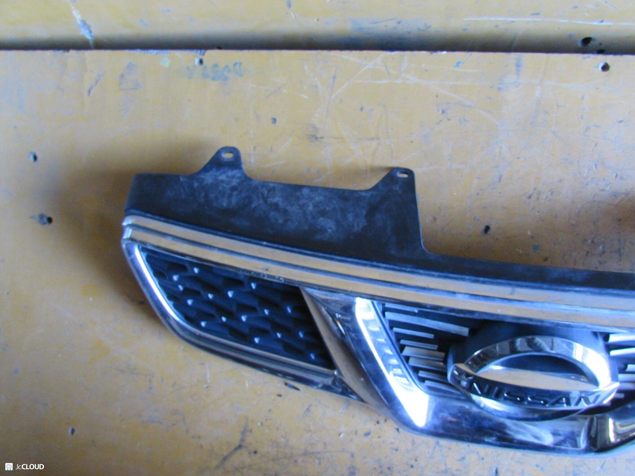 Решетка радиатора передняя NISSAN DUALIS J10, KJ10, KNJ10, NJ10 MR20DE 62310-3ZA0A 5 ракурс