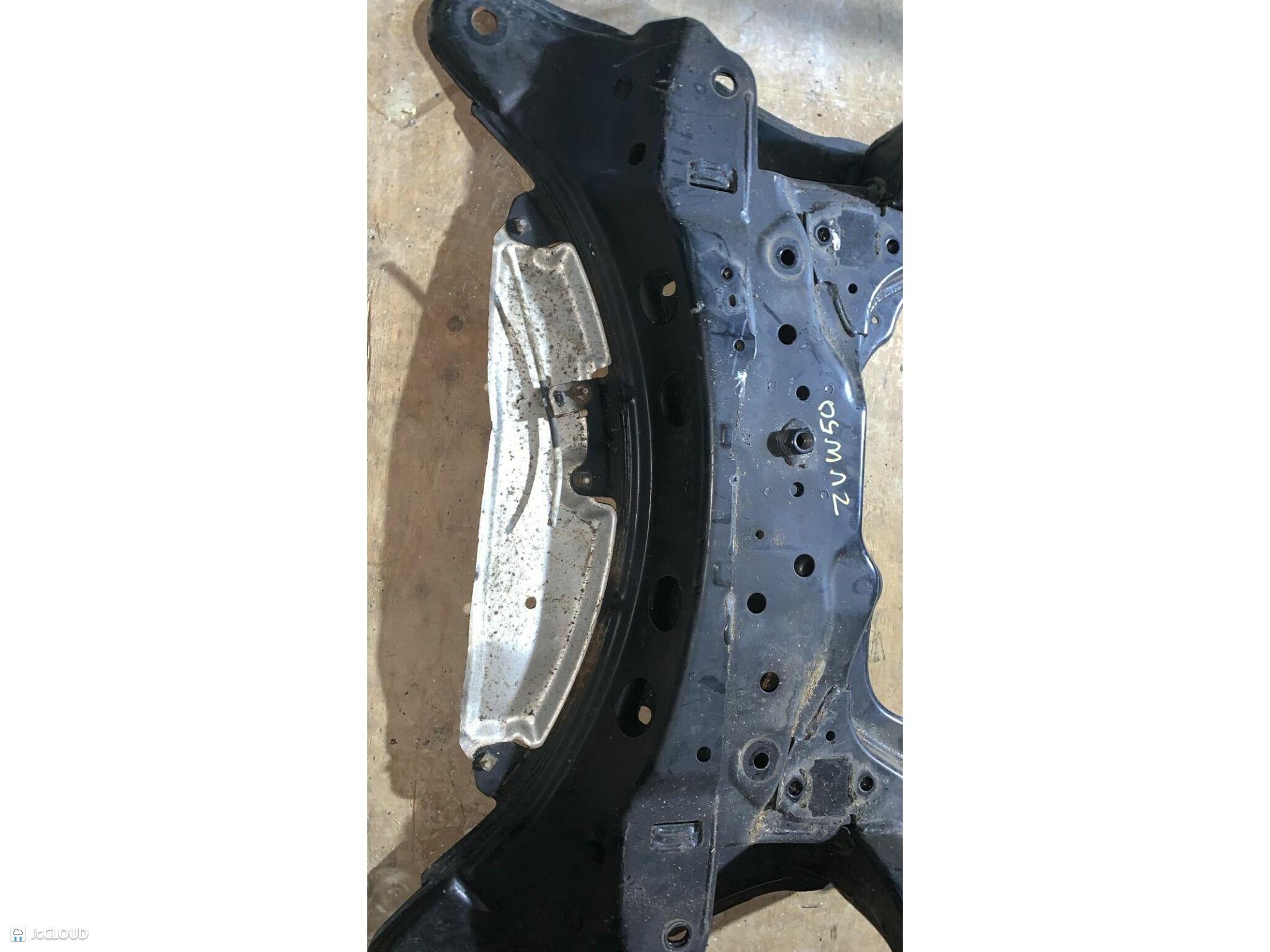 Балка подвески TOYOTA PRIUS ZVW50, ZVW50L, ZVW51, ZVW55 2ZRFXE 5110747020 3 ракурс Балка подвески TOYOTA PRIUS ZVW50, ZVW50L, ZVW51, ZVW55 2ZRFXE 5110747020 3 ракурс