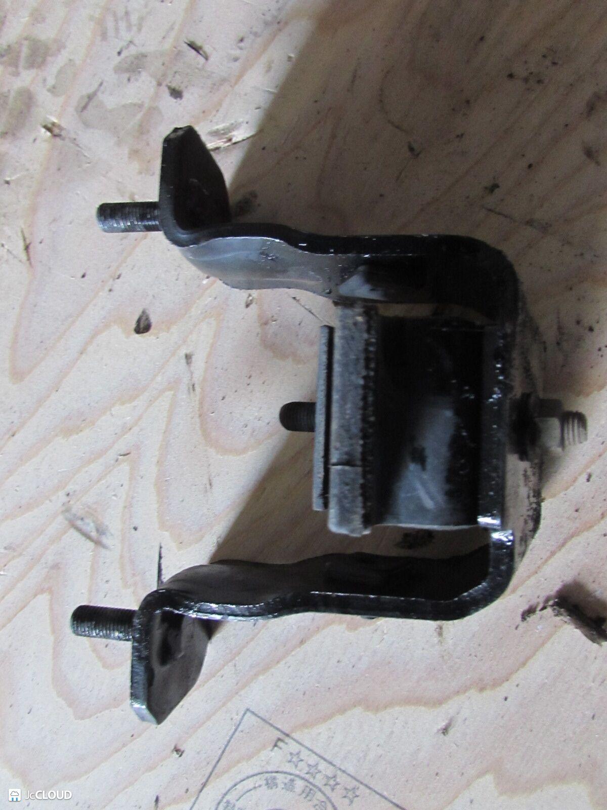 Подушка двигателя задняя ISUZU ELF NKR66 4HK1 - 3 ракурс