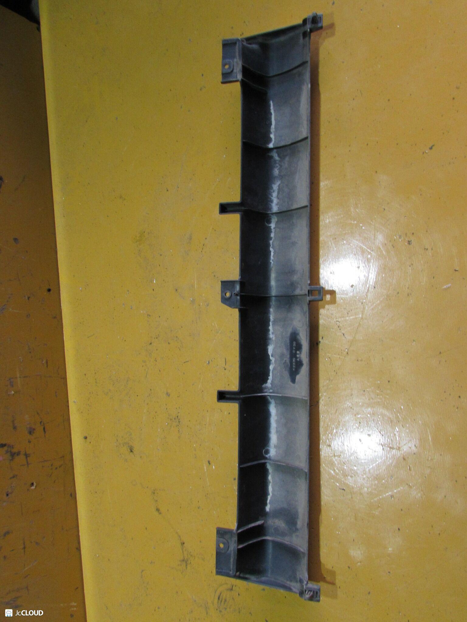 Решетка радиатора NISSAN ATLAS H2F23, H4F23, J2F23, K2F23, K4F23, M2F23, M4F23, N2F23, N4F23, P2F23, P4F23 TD27, KA20, QD32 623300T00 5 ракурс