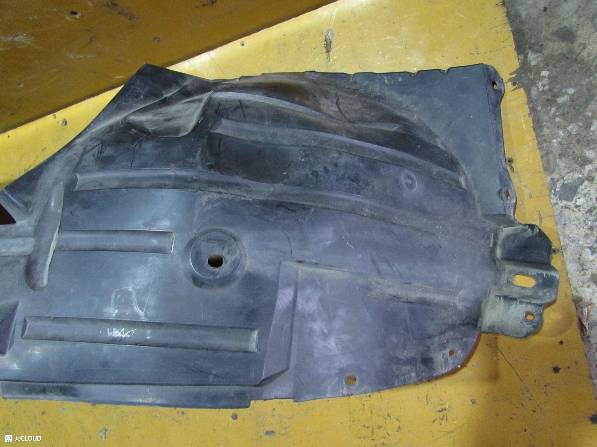 Подкрылок левый передний NISSAN DUALIS J10, KJ10, KNJ10, NJ10 63843 1YA0A 3 ракурс Подкрылок левый передний NISSAN DUALIS J10, KJ10, KNJ10, NJ10 63843 1YA0A 3 ракурс