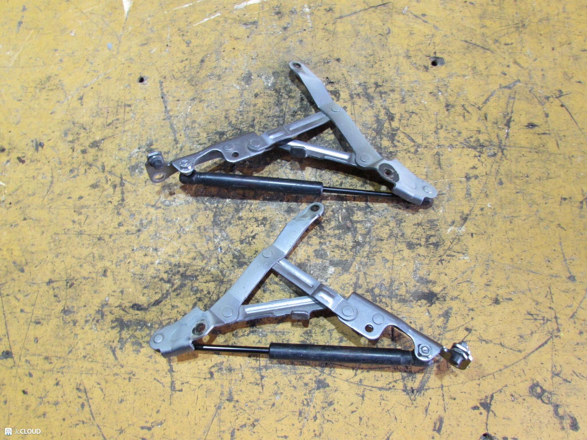 Петля крышки багажника левая задняя MITSUBISHI GALANT FORTIS CY3A, CY4A, CY6A 4B10, 4B11, 4J10, 4B12 1 ракурс Петля крышки багажника левая задняя MITSUBISHI GALANT FORTIS CY3A, CY4A, CY6A 4B10, 4B11, 4J10, 4B12 1 ракурс