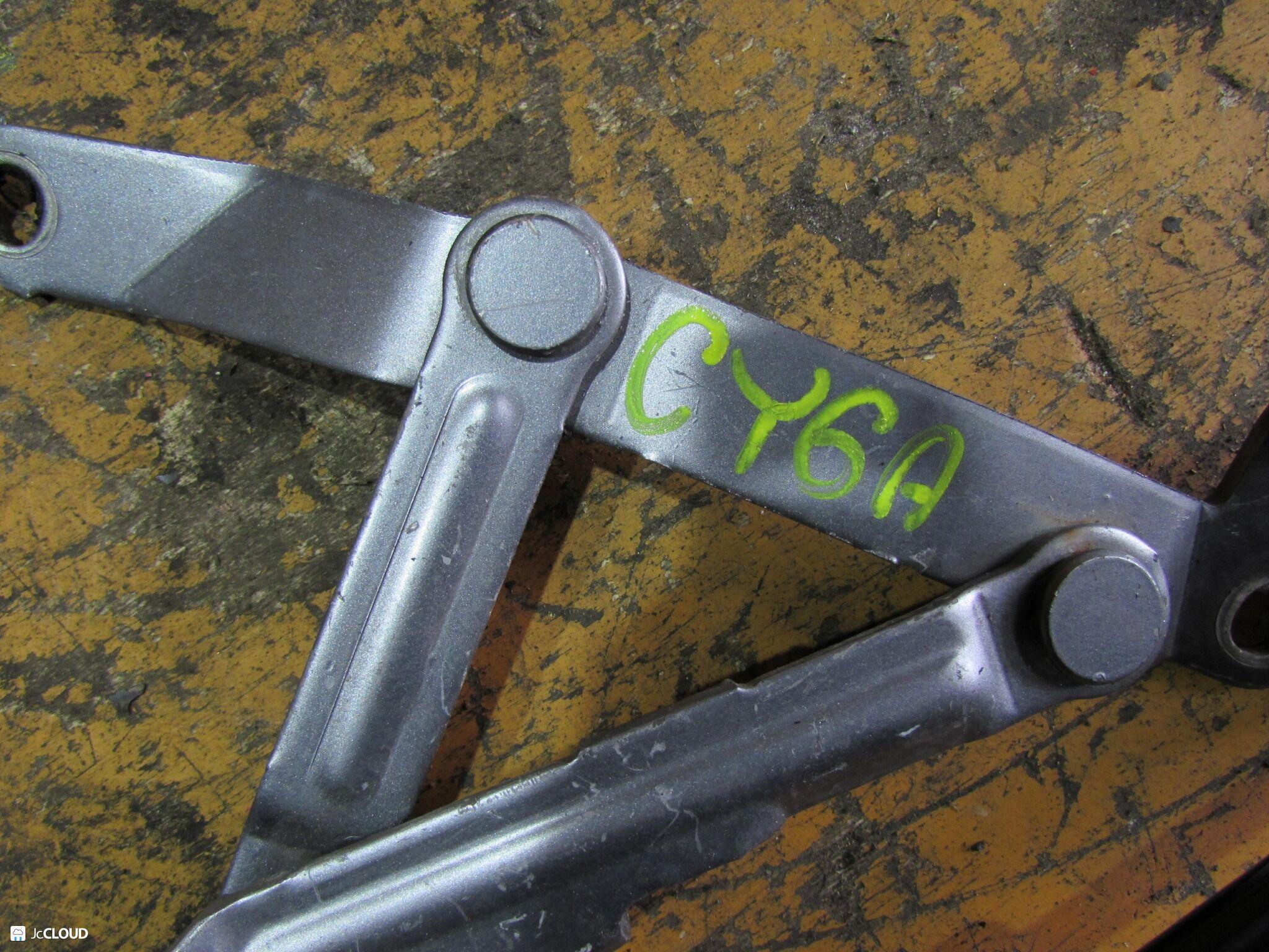 Петля крышки багажника левая задняя MITSUBISHI GALANT FORTIS CY3A, CY4A, CY6A 4B10, 4B11, 4J10, 4B12 3 ракурс Петля крышки багажника левая задняя MITSUBISHI GALANT FORTIS CY3A, CY4A, CY6A 4B10, 4B11, 4J10, 4B12 3 ракурс