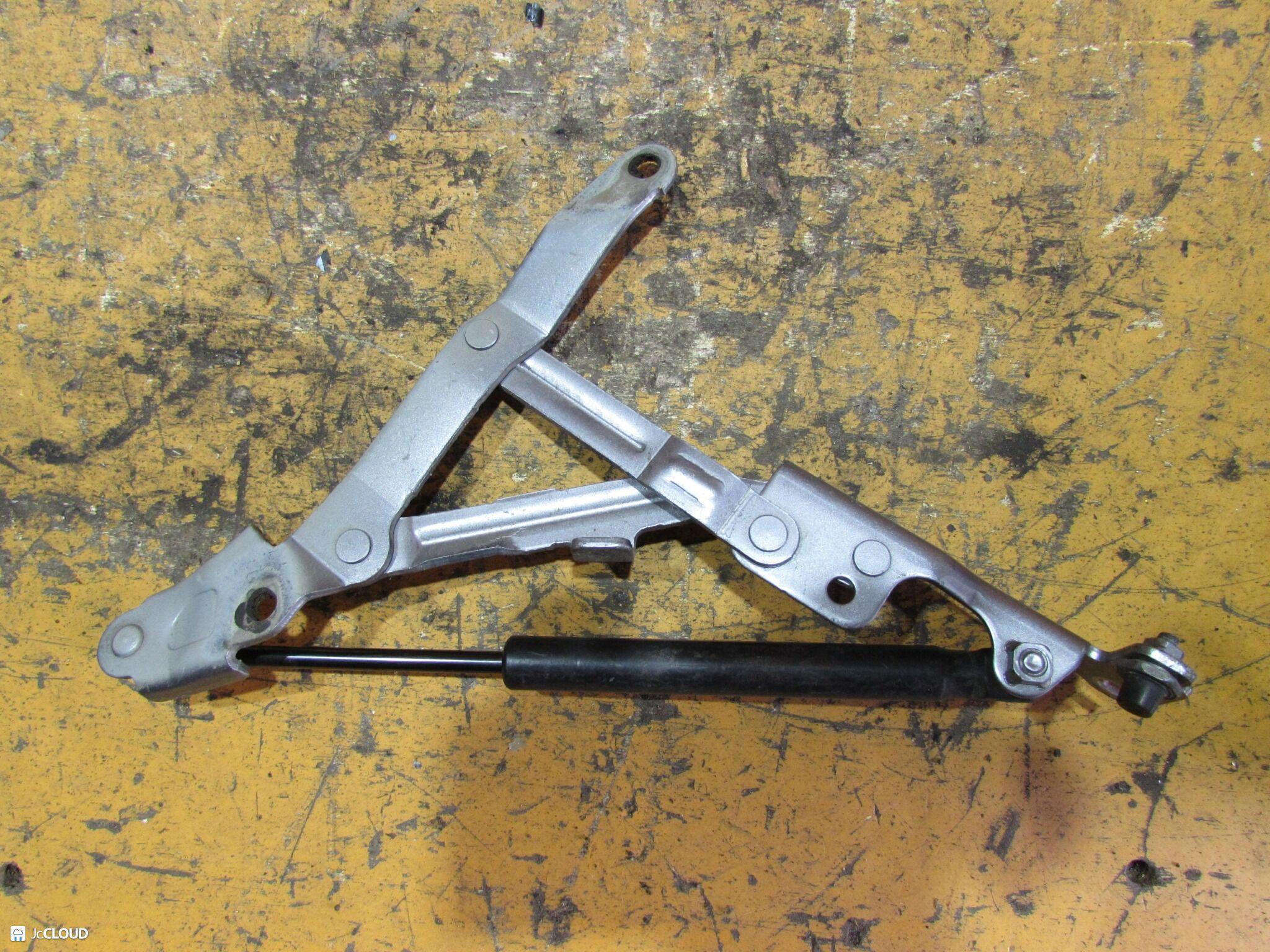 Петля крышки багажника левая задняя MITSUBISHI GALANT FORTIS CY3A, CY4A, CY6A 4B10, 4B11, 4J10, 4B12 5 ракурс Петля крышки багажника левая задняя MITSUBISHI GALANT FORTIS CY3A, CY4A, CY6A 4B10, 4B11, 4J10, 4B12 5 ракурс