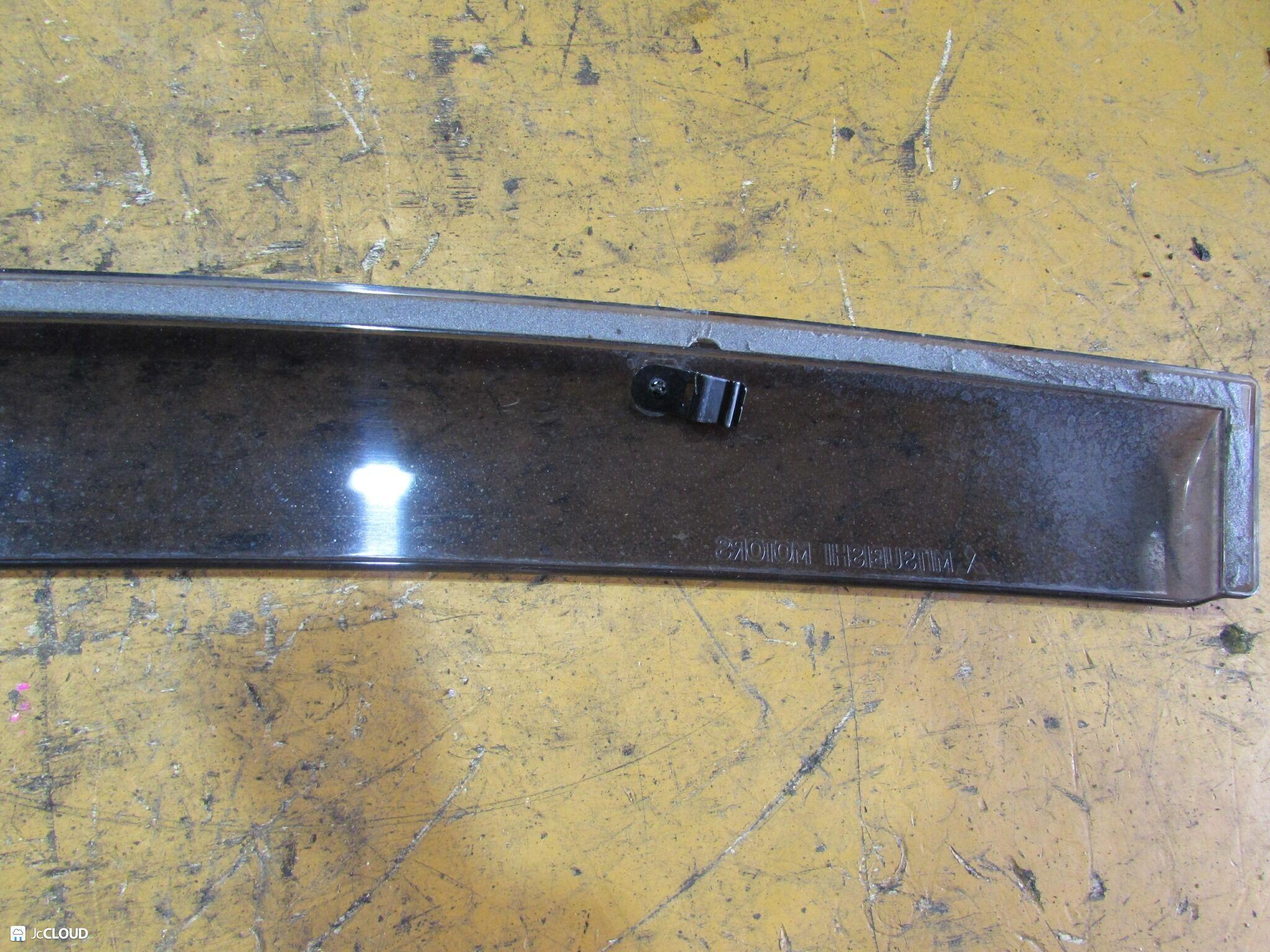 Ветровик правый передний MITSUBISHI GALANT FORTIS CX3A, CX4A, CX6A, CY3A, CY4A, CY6A 2 ракурс Ветровик правый передний MITSUBISHI GALANT FORTIS CX3A, CX4A, CX6A, CY3A, CY4A, CY6A 2 ракурс