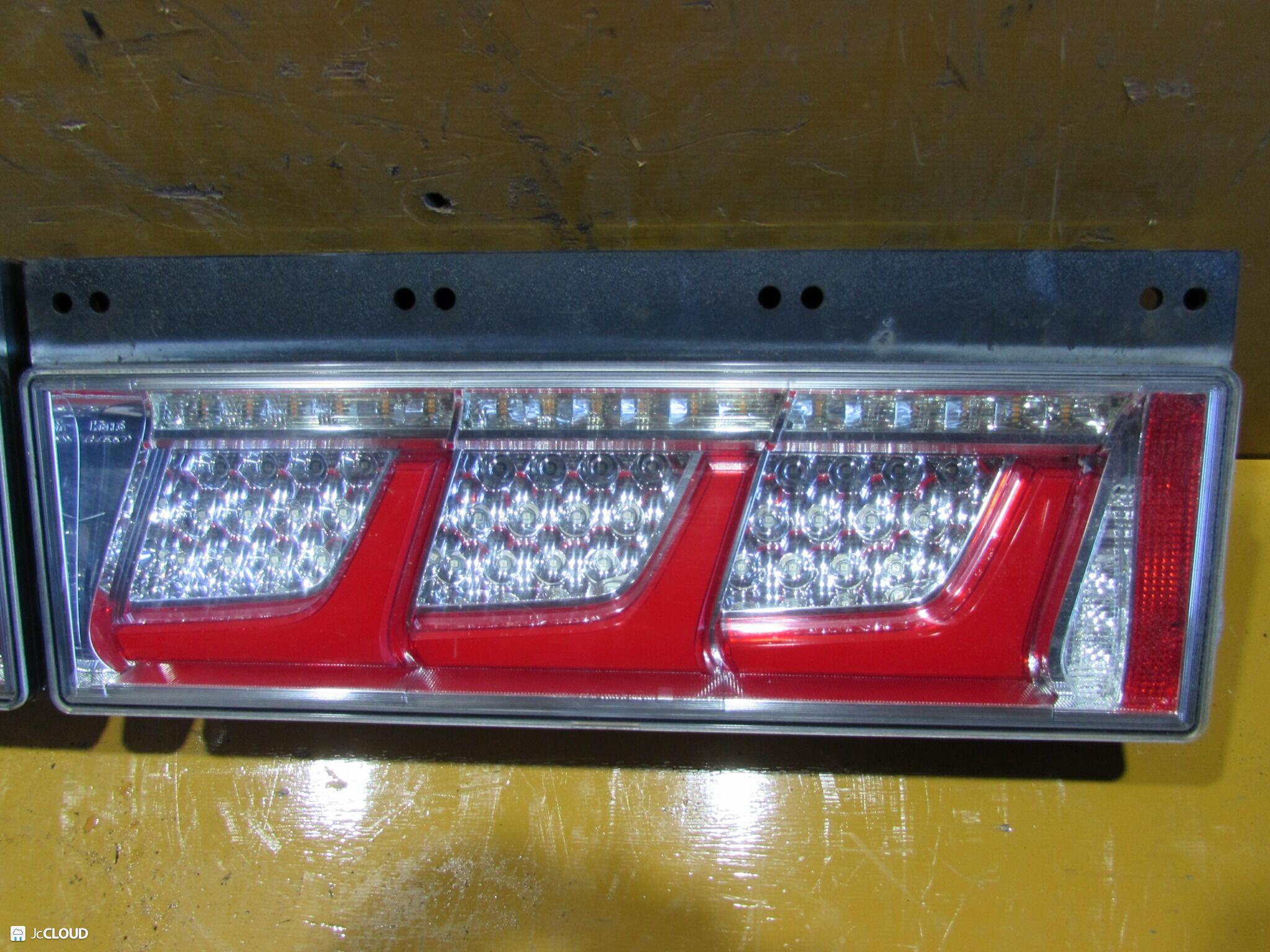 Стоп-сигнал MITSUBISHI, NISSAN, TOYOTA, MAZDA, ISUZU, HINO CANTER, ATLAS, DYNA, TITAN, ELF NKR66, NPR75, NKR81, AKR81, NPR81, P8F23, H2F23, H4F23, R8F23, FE70, FD501B, FD50AB, FE82DG, FE82EE, XZU306, XZU307, XZU308, XZU320, XZU330, XZU337, XZU340, XZ