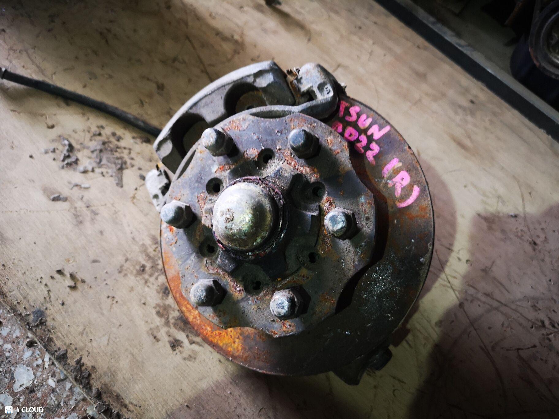 Ступица правая передняя NISSAN DATSUN D22 KA20 4100157G00 1 ракурс