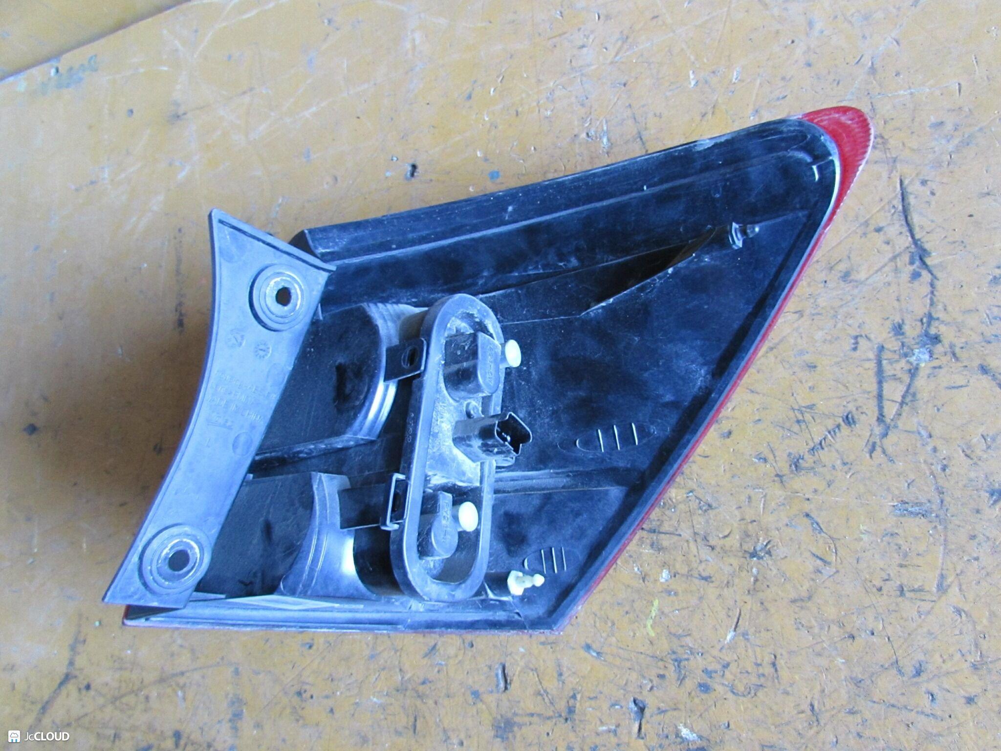 Стоп-сигнал левый задний NISSAN DUALIS J10, KJ10, KNJ10, NJ10 MR20DE 26555JE20A 4 ракурс Стоп-сигнал левый задний NISSAN DUALIS J10, KJ10, KNJ10, NJ10 MR20DE 26555JE20A 4 ракурс