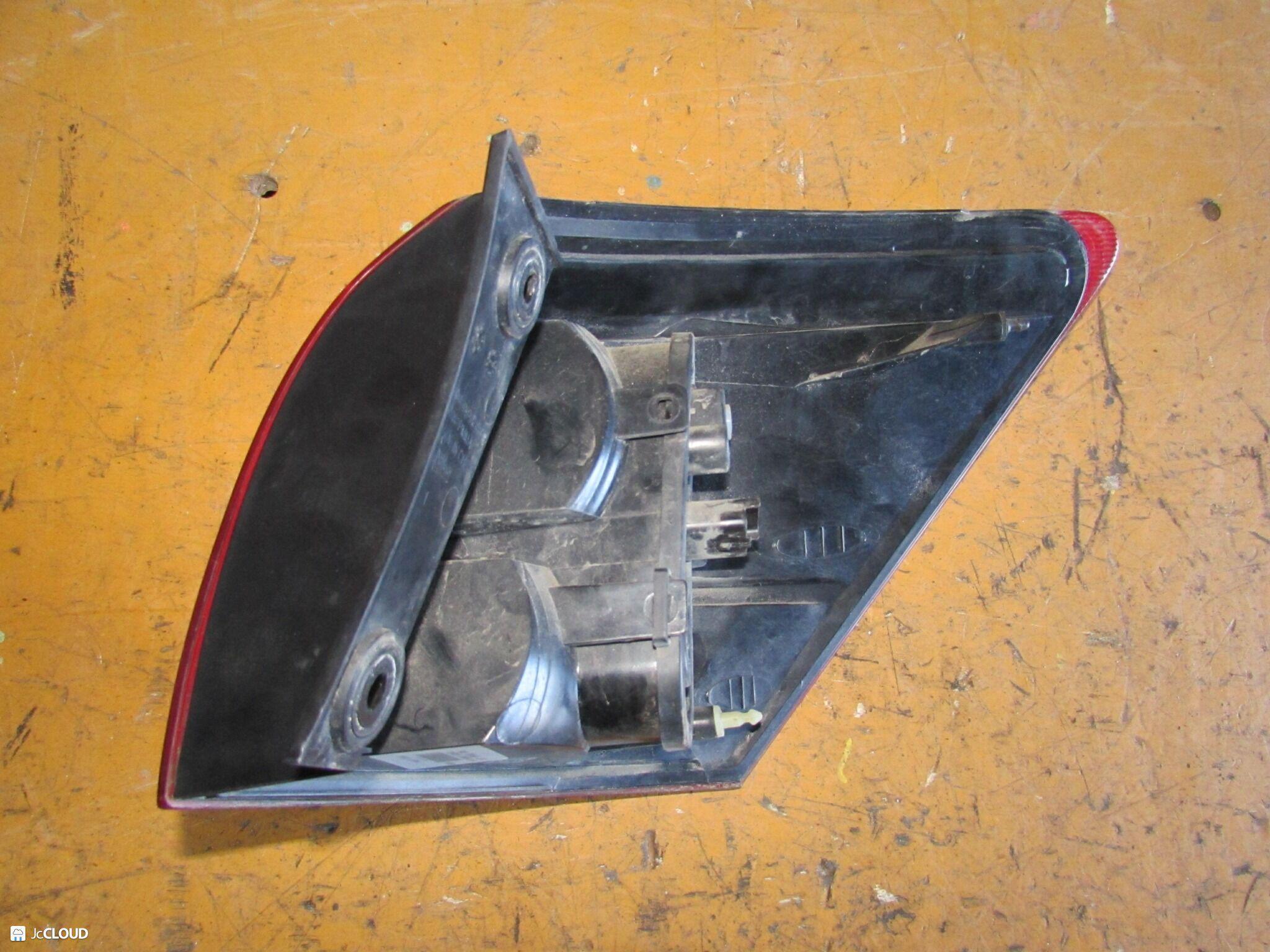 Стоп-сигнал левый задний NISSAN DUALIS J10, KJ10, KNJ10, NJ10 MR20DE 26555JE20A 5 ракурс Стоп-сигнал левый задний NISSAN DUALIS J10, KJ10, KNJ10, NJ10 MR20DE 26555JE20A 5 ракурс