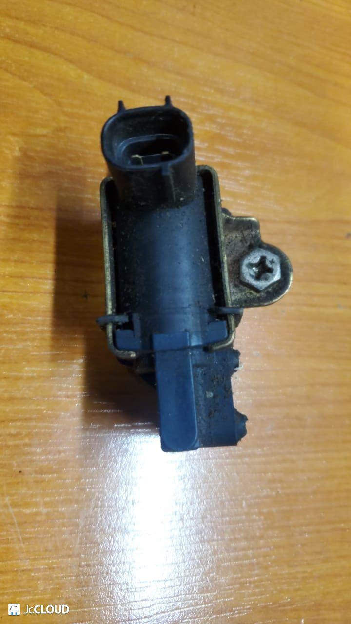 Вакуумный клапан TOYOTA HARRIER MCU30, MCU31, MCU35, MCU36 1MZFE 90902-12204 3 ракурс