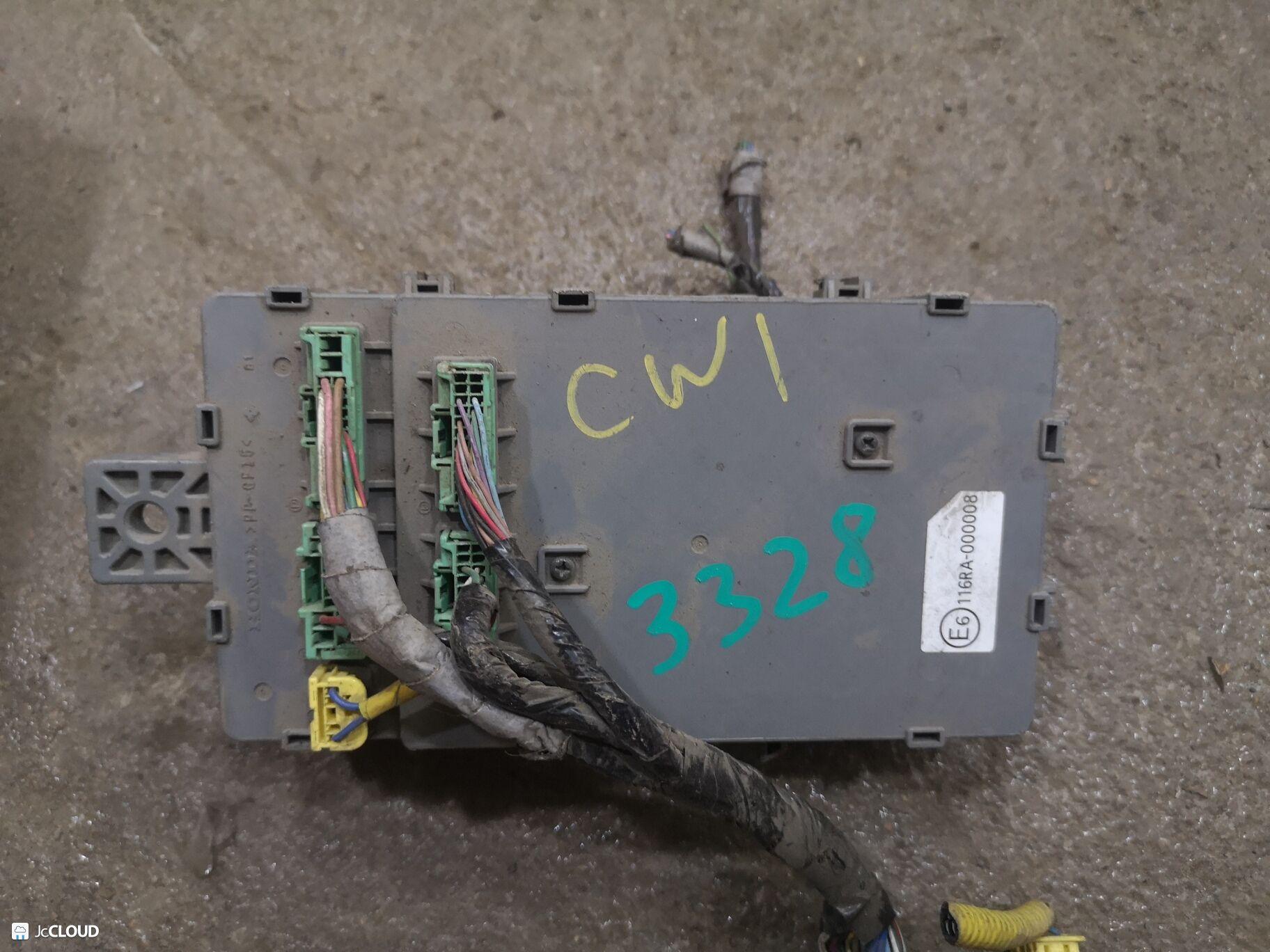 Блок предохранителей HONDA ACCORD CW1, CU1 R20A 38210-TL3-J02 3 ракурс