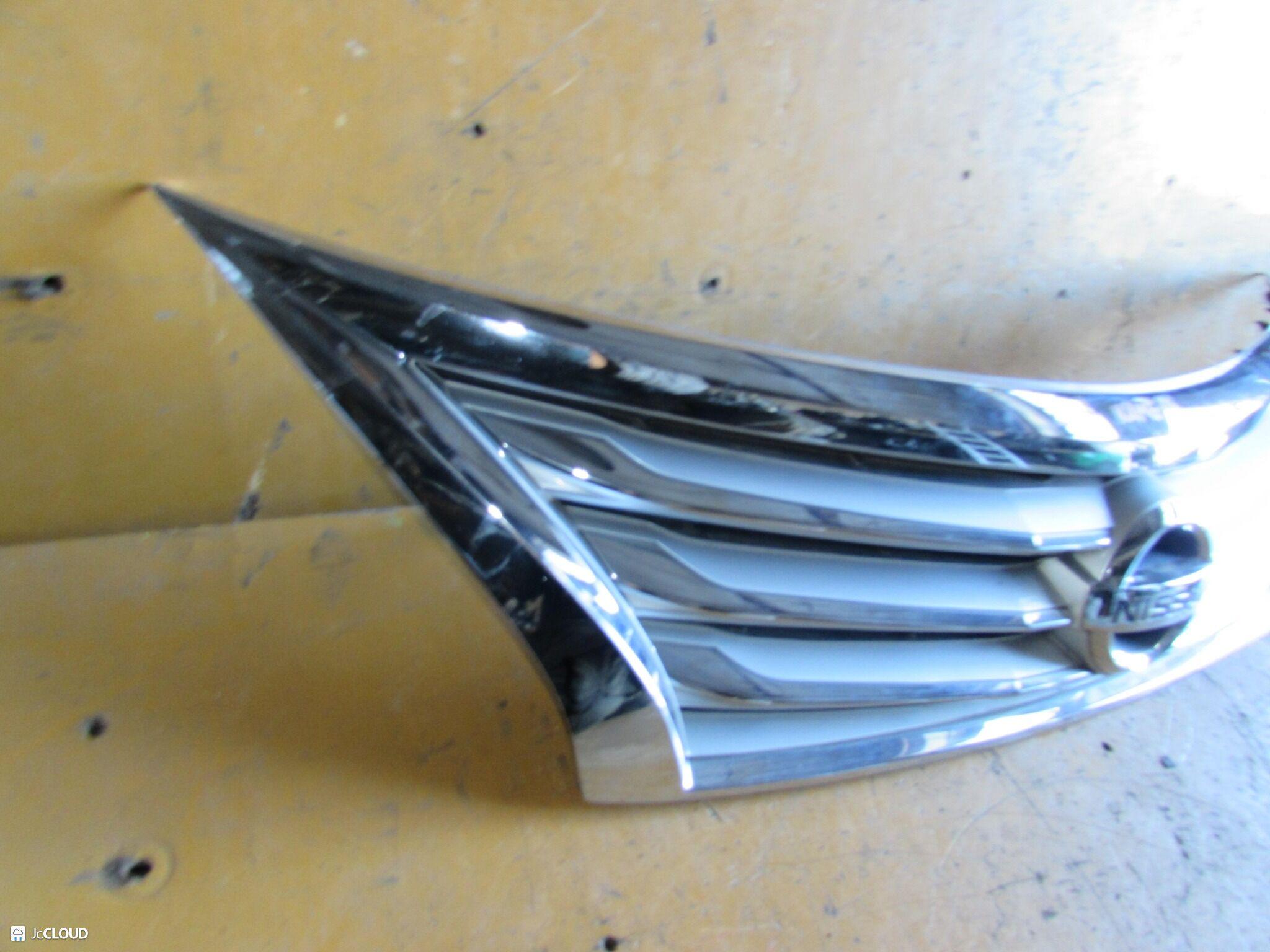 Решетка радиатора передняя NISSAN TEANA L33 QR25DE, VQ35DE 623103TT0A 3 ракурс