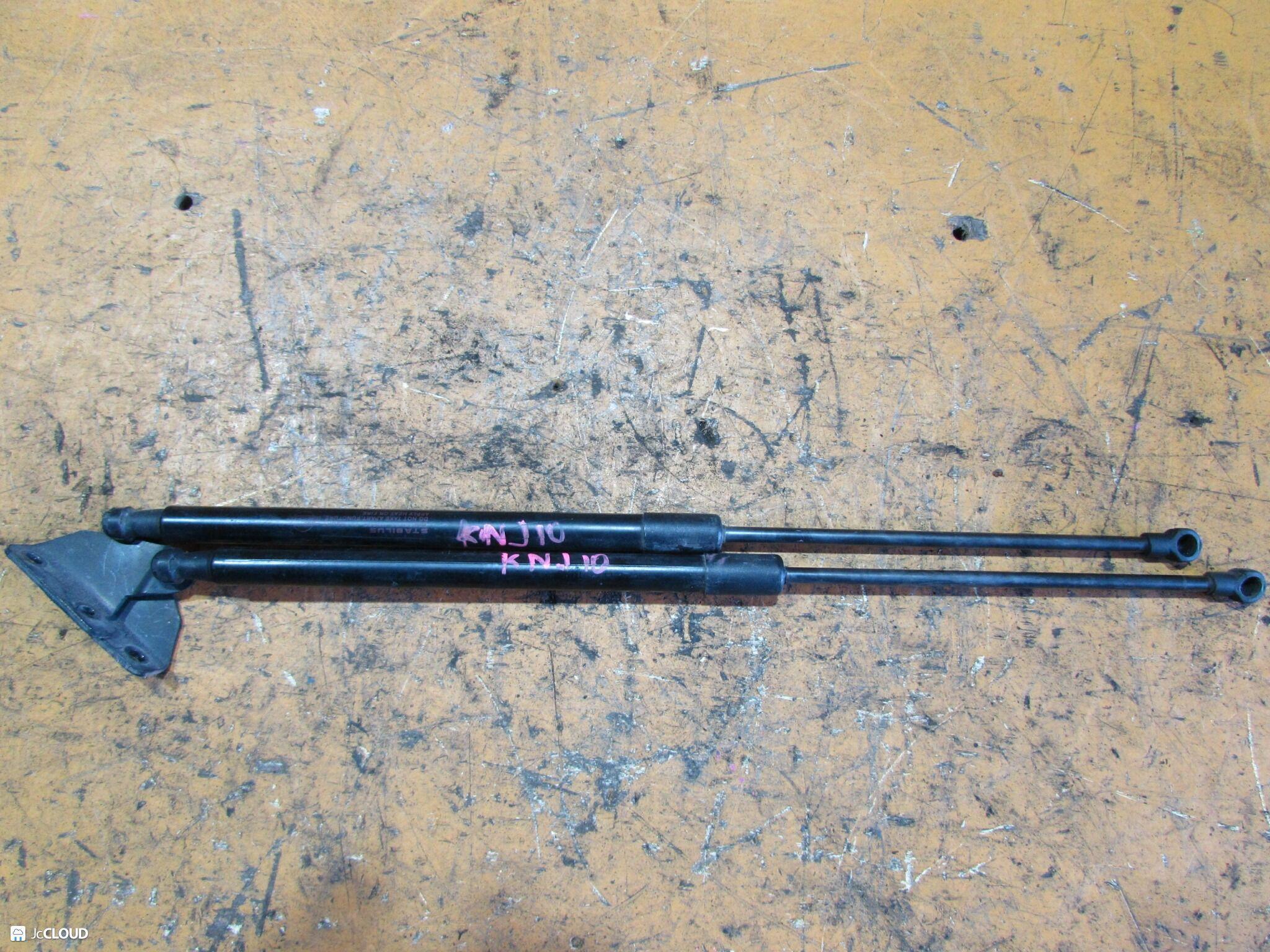 Амортизатор задней двери правый задний NISSAN DUALIS J10, KJ10, KNJ10, NJ10 MR20DE 1 ракурс