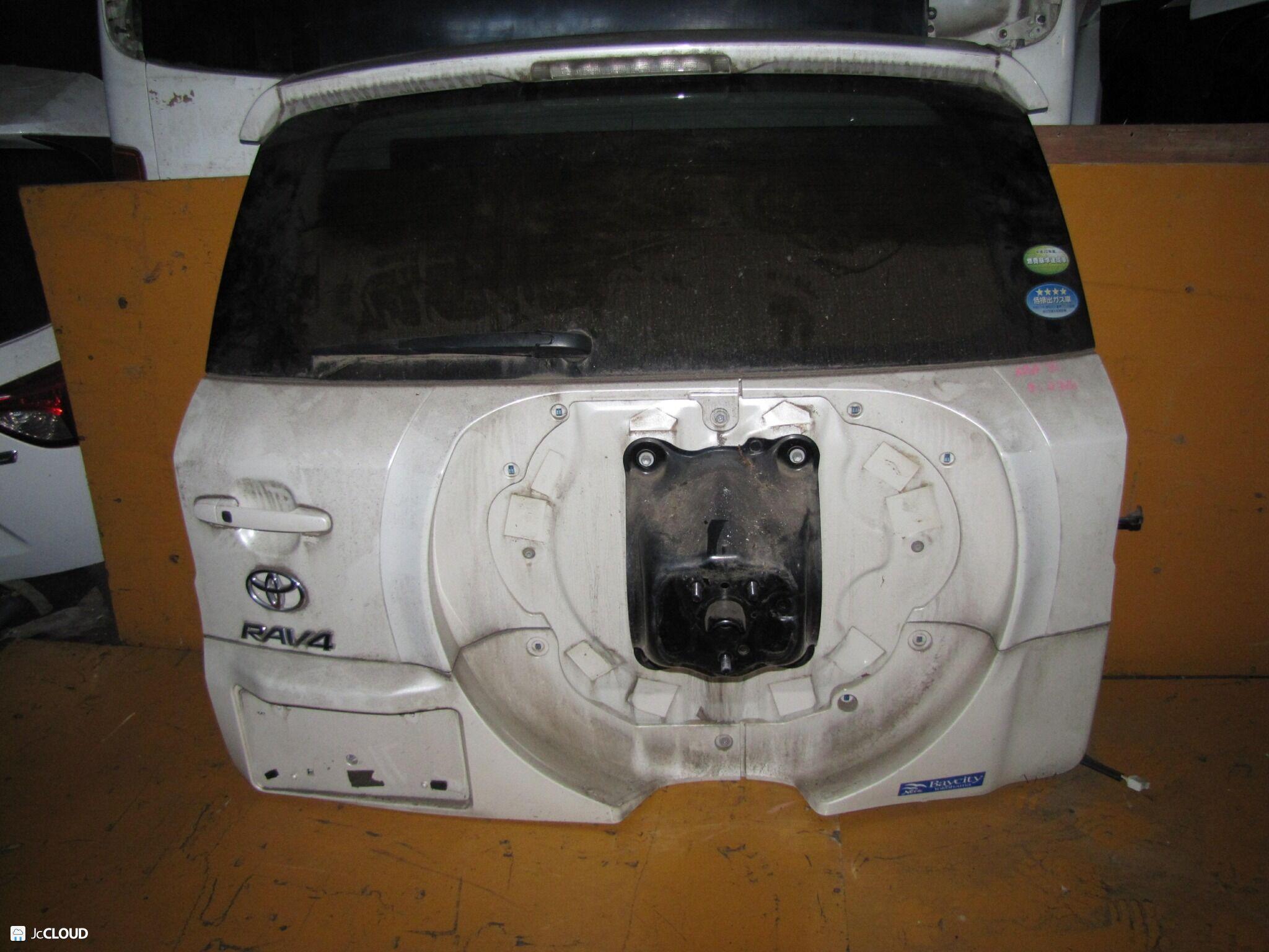 Дверь 5-я задняя  TOYOTA RAV4 ACA31, ACA33, ACA36 2AZFE 1 ракурс
