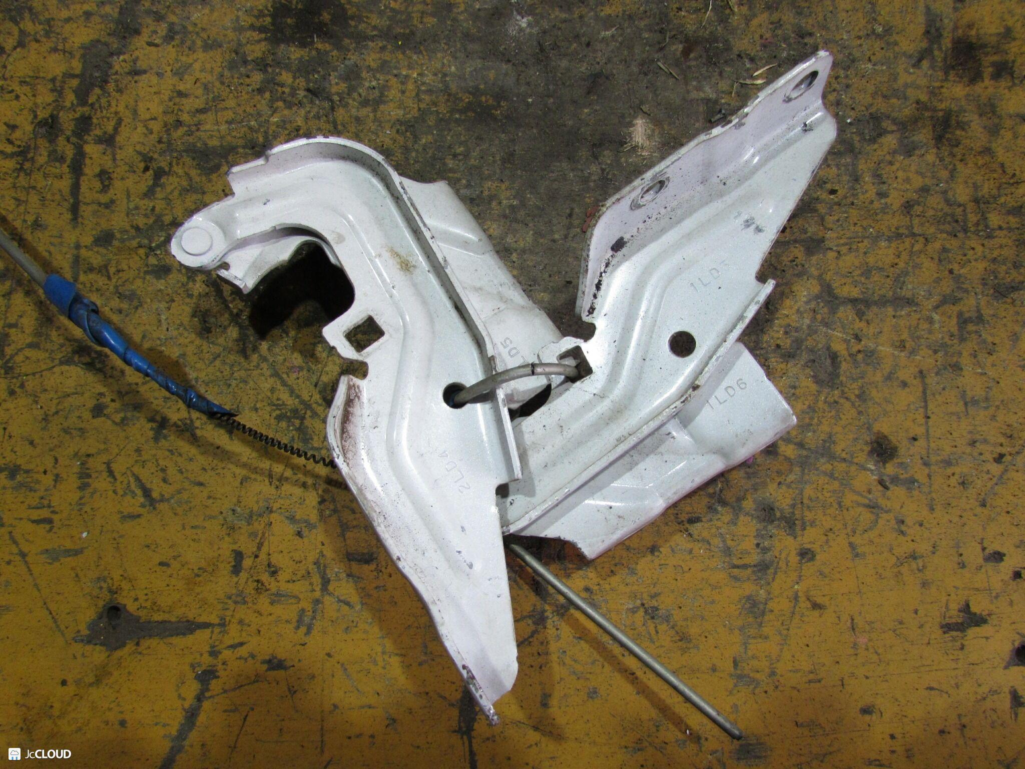 Петля капота MITSUBISHI GALANT FORTIS CY4A, CX3A, CY2A, CY1A, CX1A, CX2A, CY8A, CX8A, CY9A, CX9A, CX5A, CY5A, CX6A, CX4A, CY3A, CY6A 2 ракурс