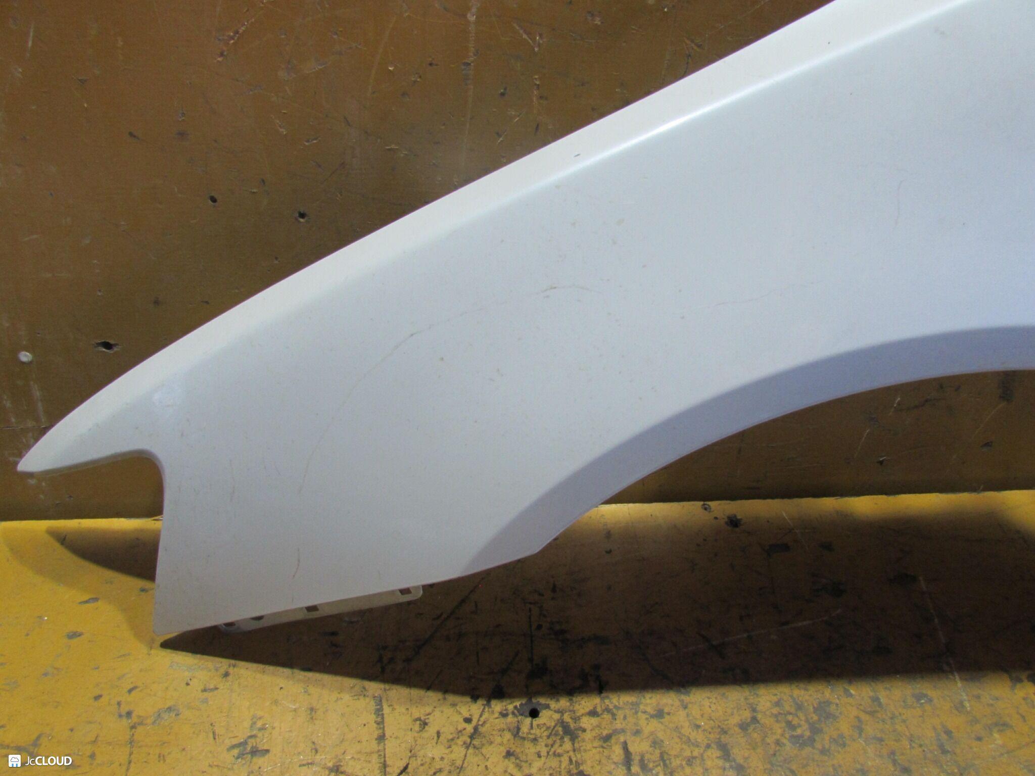 Крыло левое переднее MITSUBISHI GALANT FORTIS CY4A, CX3A, CY2A, CY1A, CX1A, CX2A, CY8A, CX8A, CY9A, CX9A, CX5A, CY5A, CX6A, CX4A, CY3A, CY6A 4B10, 4B11, 4J10 3 ракурс