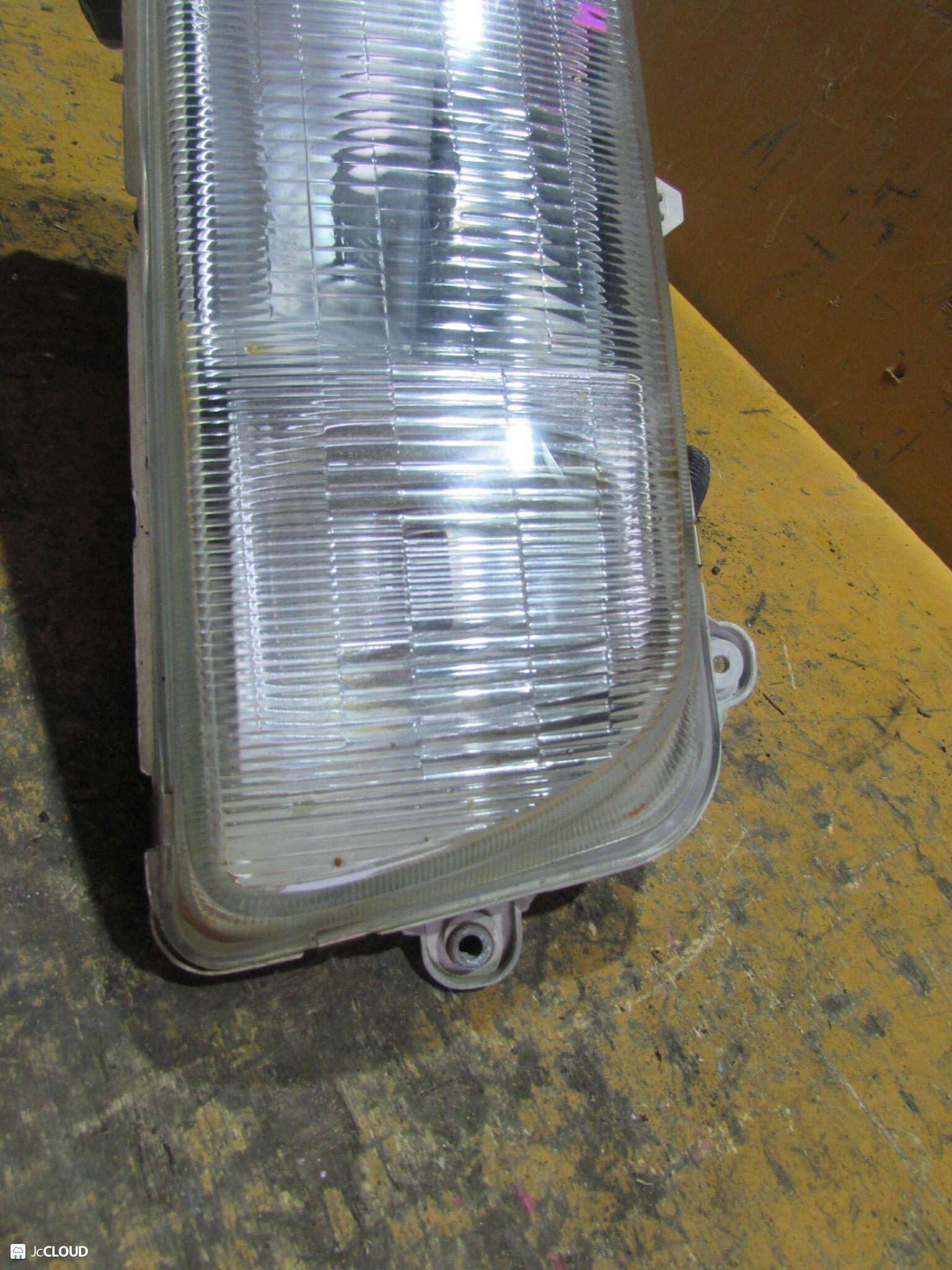 Фара правая передняя HINO RANGER FD1J, FE1JLD, FF1H, FF2H, FF3H, FD1H, FD2H, FD3H, GD1H, GD2H H07CT, H06CT, J08CT, H07D 10035824 5 ракурс