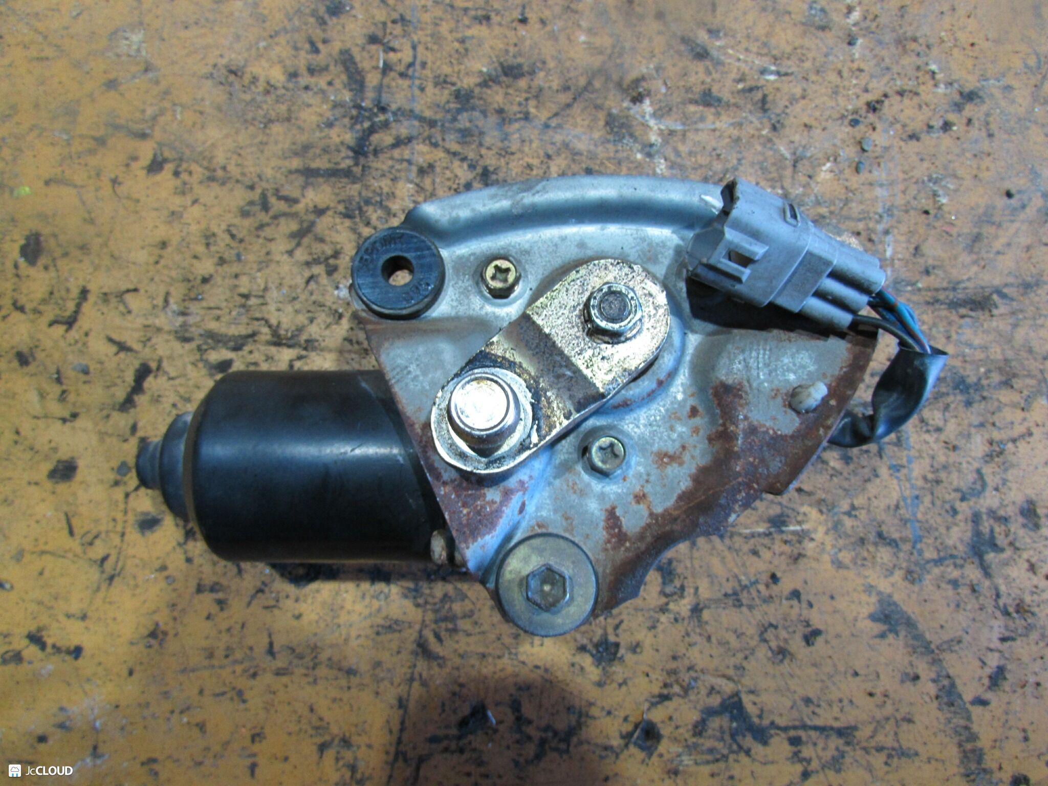 Мотор дворников TOYOTA DYNA, HIACE, TOYOACE LY101, LY102, LY111, LY112, LY121, LY122, LY131, LY132, LY151, LY152, LY161, LY162, LY201, LY202, LY211, LY212, RZU100, RZU140, YY100, YY101, YY121, YY131, YY201, YY211 3L, 5L 85070-37010 3 ракурс
