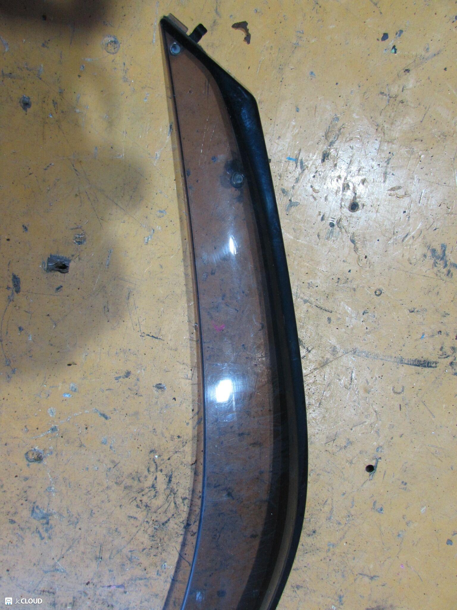 Ветровик левый передний SUZUKI ESCUDO TA74W, TD54W, TD94W, TDA4W, TDB4W M16A, J20A, H27A, J24B, N32A 4 ракурс Ветровик левый передний SUZUKI ESCUDO TA74W, TD54W, TD94W, TDA4W, TDB4W M16A, J20A, H27A, J24B, N32A 4 ракурс
