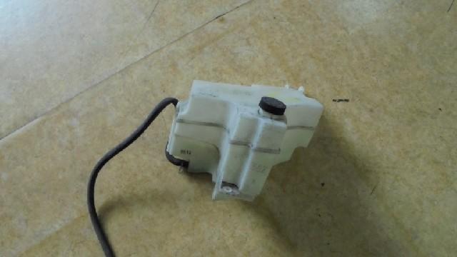 Бачок расширительный TOYOTA PRIUS NHW20 1NZ-FXE - 1 ракурс Бачок расширительный TOYOTA PRIUS NHW20 1NZ-FXE - 1 ракурс
