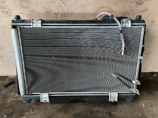 Радиатор двс  TOYOTA CROWN GRS182 3GR-FSE ,- ,- 1 ракурс