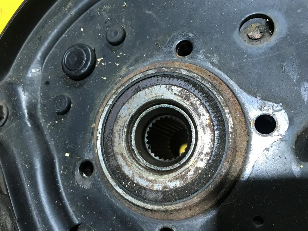 Ступица левая задняя MITSUBISHI GRANDIS NA4W 4 ракурс