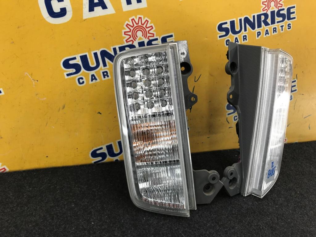 Стоп NISSAN ELGRAND E52 8960 2 ракурс