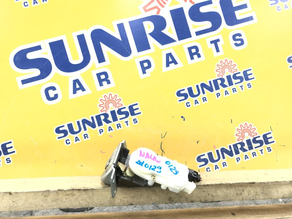 Замок 5-й двери MITSUBISHI GRANDIS NA4W 1 ракурс