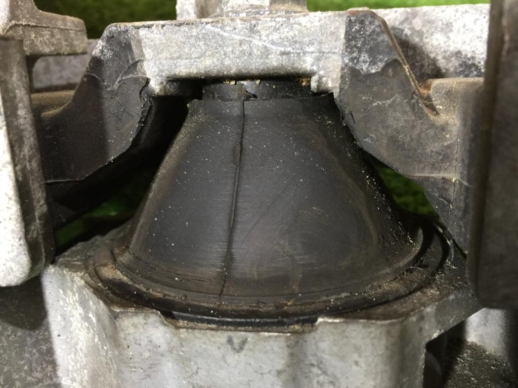 Подушка двигателя левая передняя NISSAN DUALIS KJ10 4 ракурс