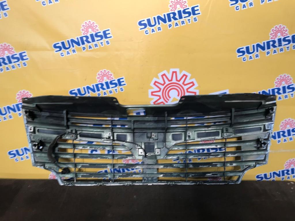 Решетка радиатора NISSAN ELGRAND PE52, PNE52, TE52, TNE52 2 ракурс
