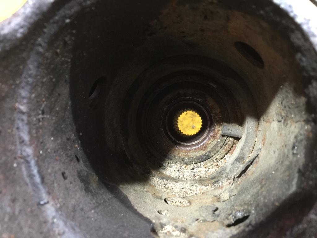 Ступица левая задняя MITSUBISHI GRANDIS NA4W 4 ракурс