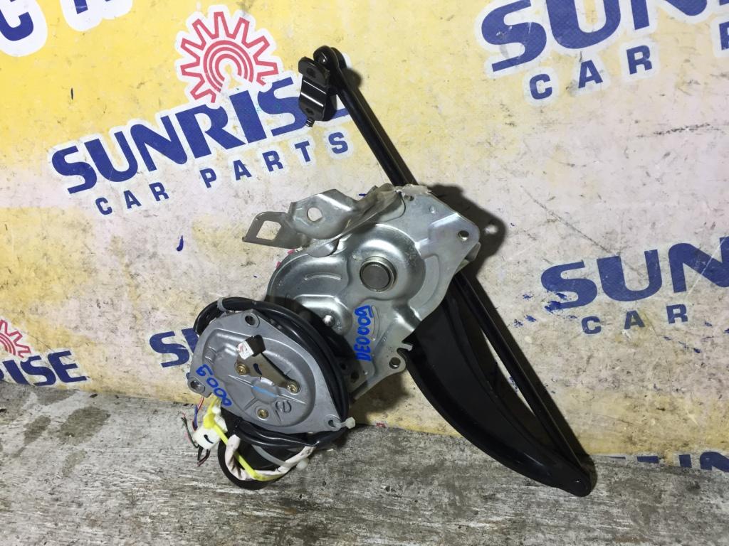 Доводчик двери MITSUBISHI GRANDIS NA4W 2 ракурс