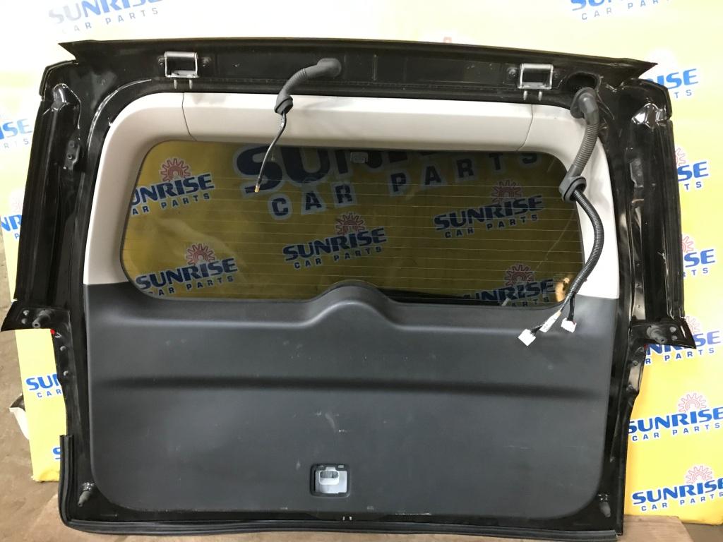 Дверь 5-я NISSAN ELGRAND PE52, PNE52, TE52, TNE52 3 ракурс