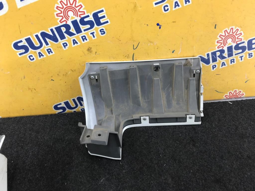 Планка под стоп левая задняя NISSAN ELGRAND E52 2 ракурс