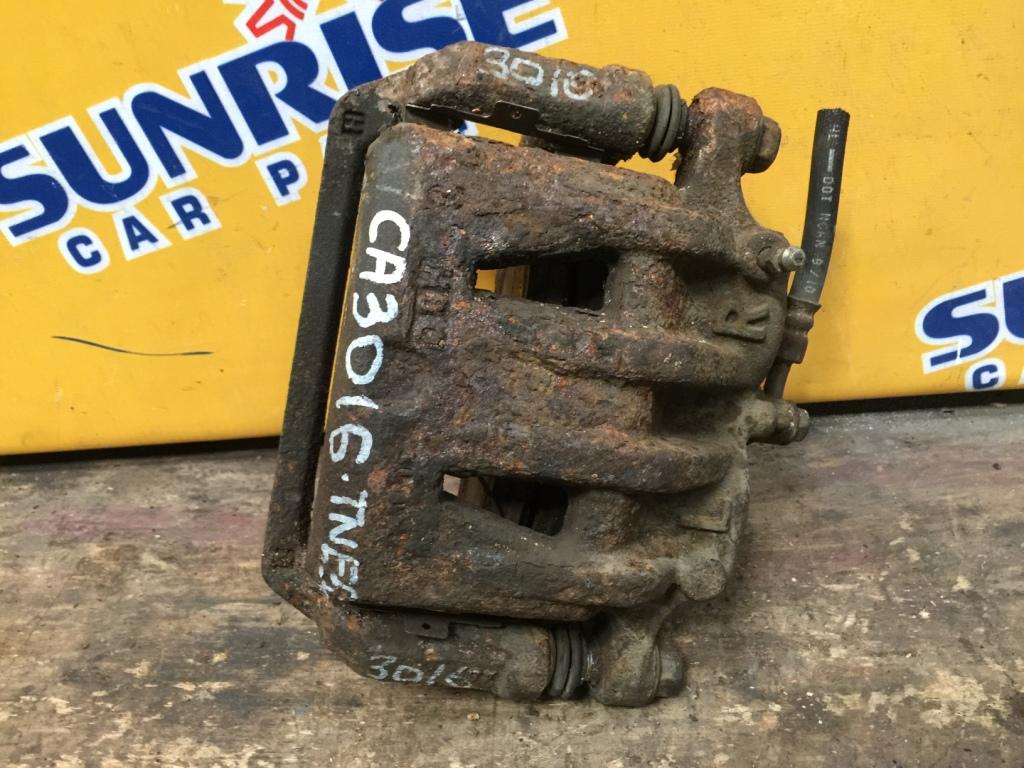 Суппорт правый передний NISSAN ELGRAND TNE52 1 ракурс