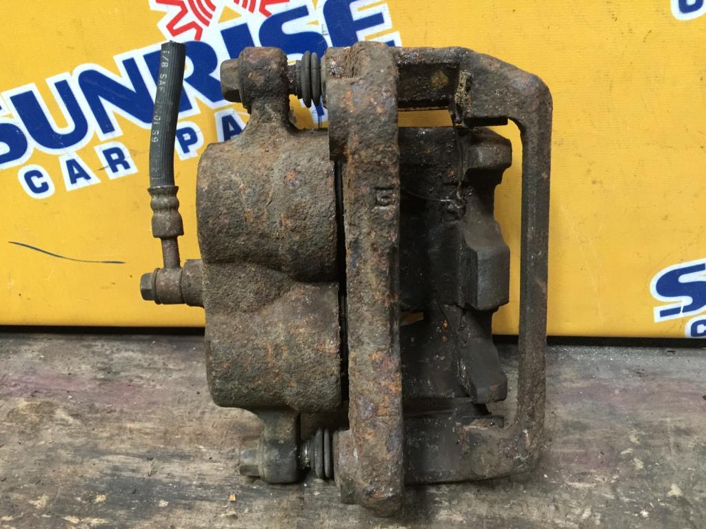 Суппорт правый передний NISSAN ELGRAND TNE52 2 ракурс