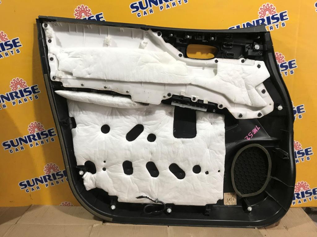 Обшивка дверей правая передняя NISSAN ELGRAND E52 3 ракурс