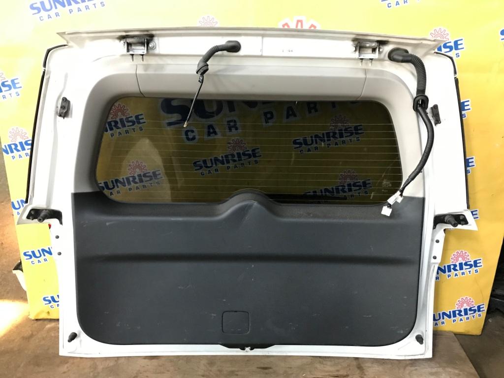 Дверь 5-я NISSAN ELGRAND PE52, PNE52, TE52, TNE52 3 ракурс