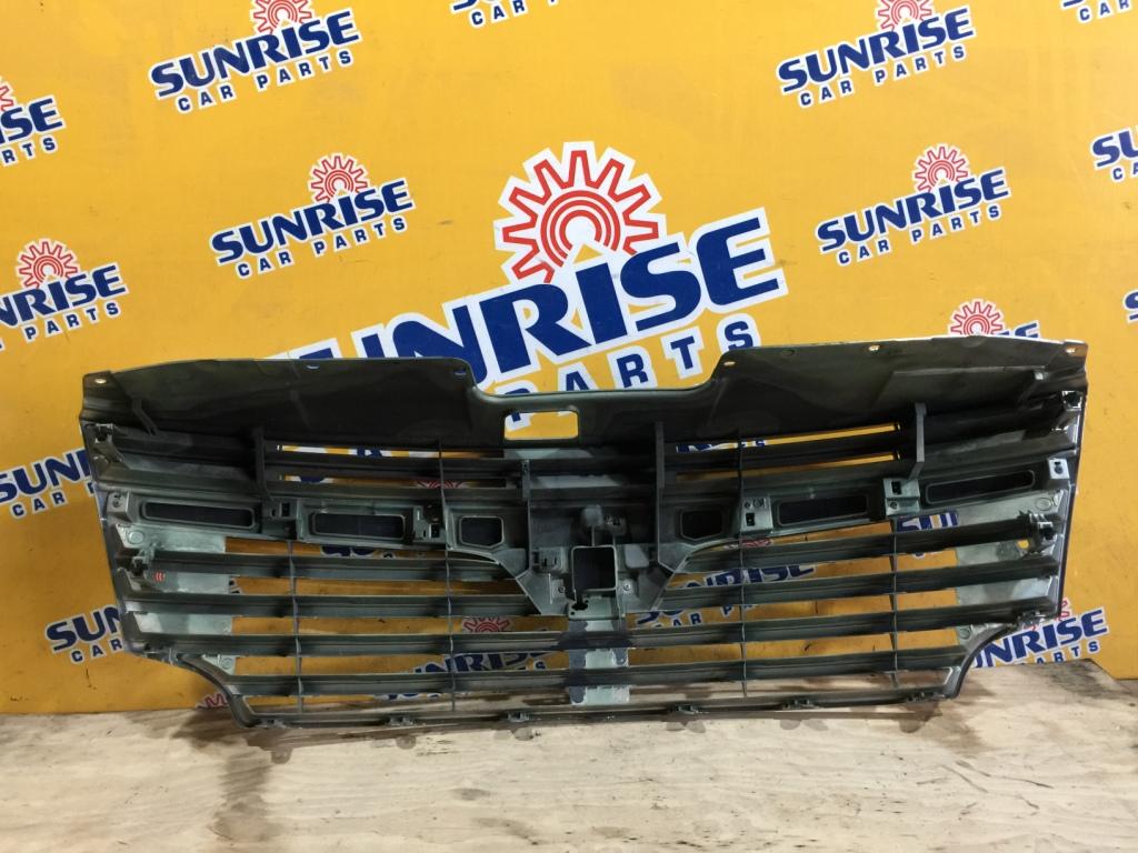Решетка радиатора NISSAN ELGRAND E52 2 ракурс