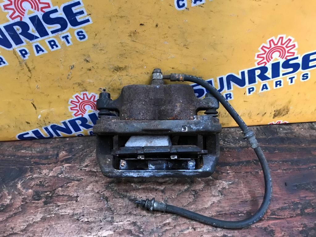 Суппорт правый передний NISSAN ELGRAND TNE52 2 ракурс