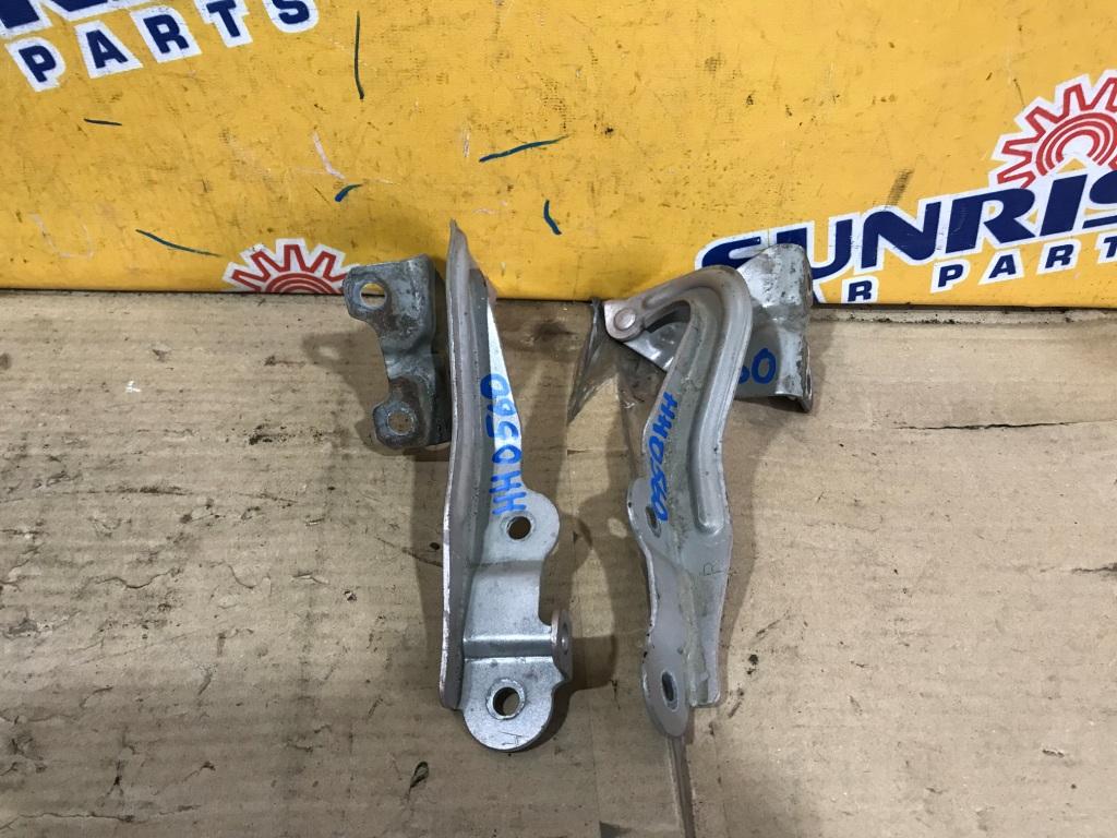 Петля капота NISSAN DAYZ ROOX B21A 1 ракурс Петля капота NISSAN DAYZ ROOX B21A 1 ракурс