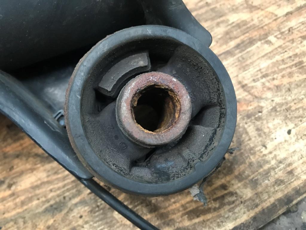 Балка задняя MITSUBISHI GRANDIS NA4W 4 ракурс