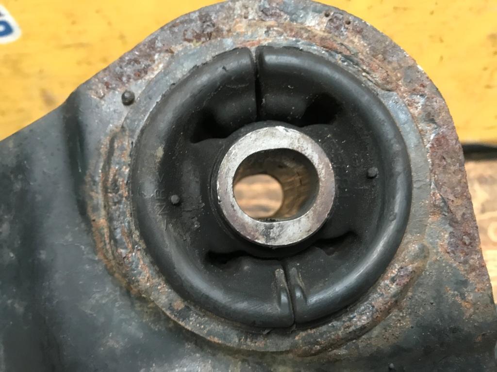 Балка задняя MITSUBISHI GRANDIS NA4W 5 ракурс